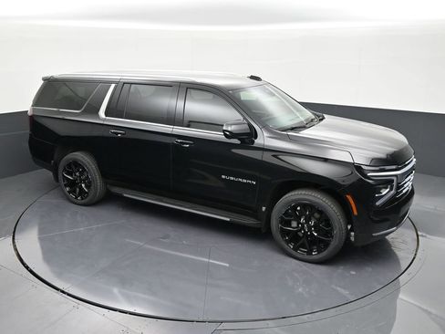Used 2025 Chevrolet Suburban LT RWD image 18