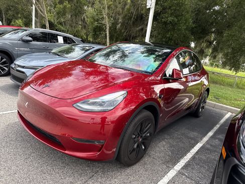 Used 2024 Tesla Model Y Long Range AWD/4WD image 4