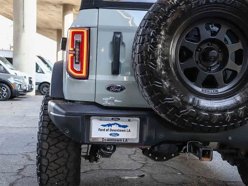 Used 2021 Ford Bronco Badlands image 9