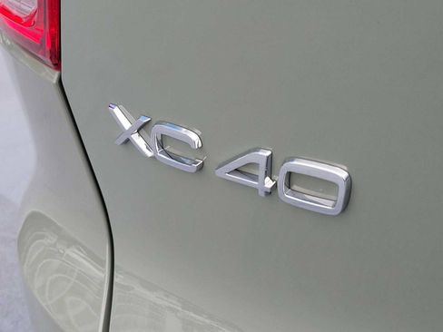 Used 2024 Volvo XC40 B5 Ultimate w/ Protection Package Premier AWD/4WD image 12
