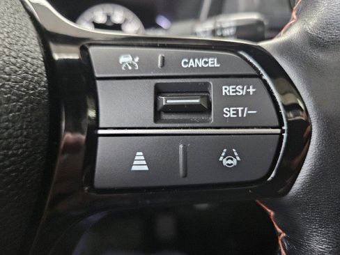Used 2025 Honda Pilot TrailSport image 27