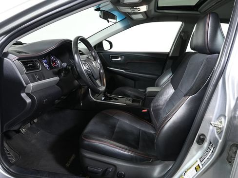 Used 2016 Toyota Camry XSE w/ Moonroof Package FWD image 3