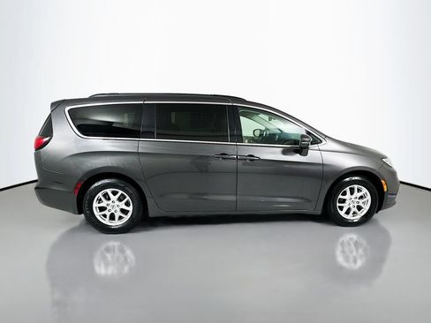 Used 2022 Chrysler Pacifica Touring-L FWD image 8