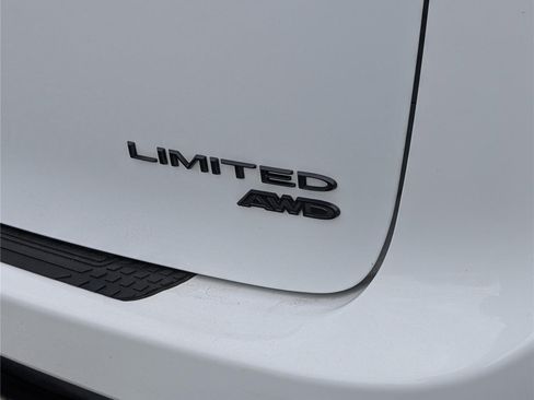 Used 2023 Chrysler Pacifica Limited w/ S Appearance Package AWD/4WD image 10