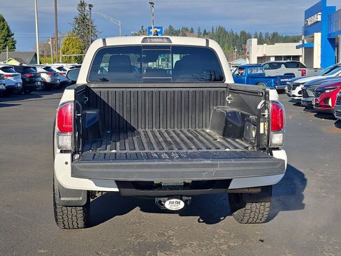 Certified 2023 Toyota Tacoma TRD Off-Road image 9