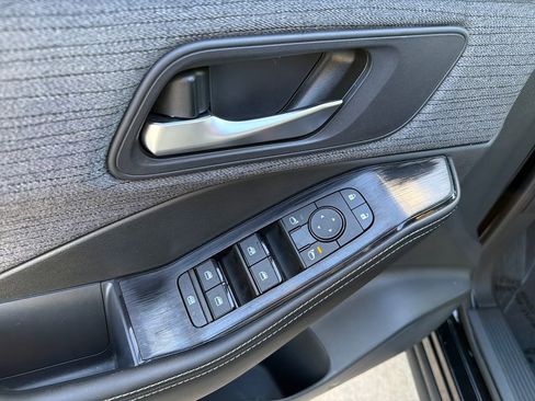 Certified 2023 Nissan Rogue SV FWD image 18