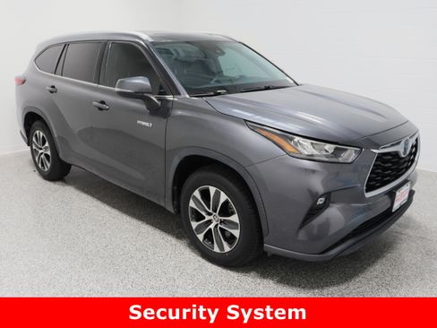 Used 2020 Toyota Highlander XLE image 4