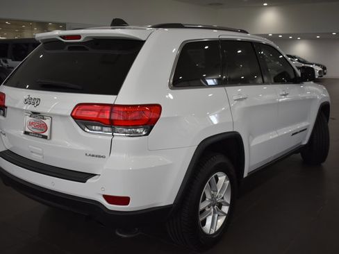 Used 2018 Jeep Grand Cherokee Laredo AWD/4WD image 7