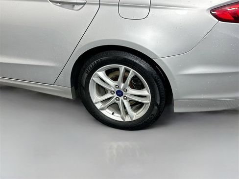 Used 2018 Ford Fusion SE w/ Fusion SE Technology Package image 28
