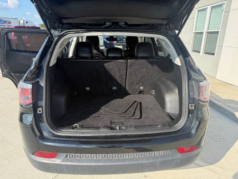 Used 2019 Jeep Compass Latitude FWD image 12
