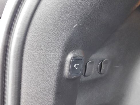 Used 2019 Jeep Cherokee Limited AWD/4WD image 8