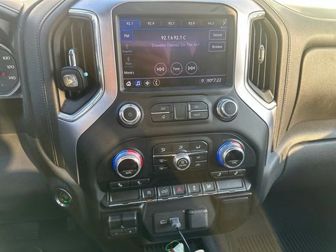 Used 2020 GMC Sierra 1500 Elevation w/ Elevation Value Package AWD/4WD image 8