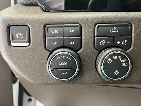 Used 2023 Chevrolet Silverado 1500 LT AWD/4WD image 14