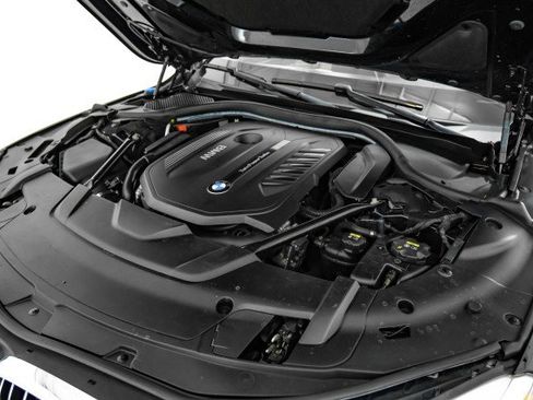 Used 2017 BMW 740i xDrive image 48