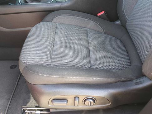 Used 2023 Chevrolet Traverse LT FWD image 17