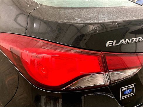 Used 2016 Hyundai Elantra SE image 29