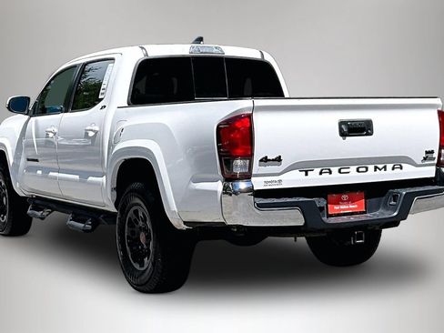 Used 2022 Toyota Tacoma SR5 AWD/4WD image 4