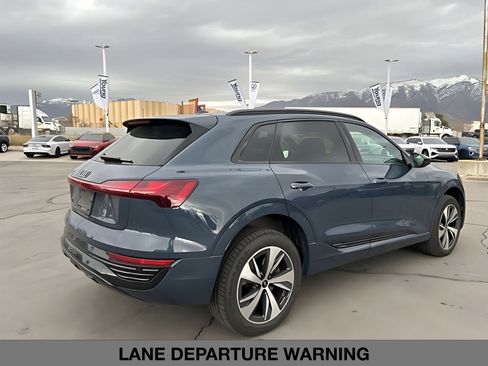Used 2024 Audi Q8 e-tron Premium image 5