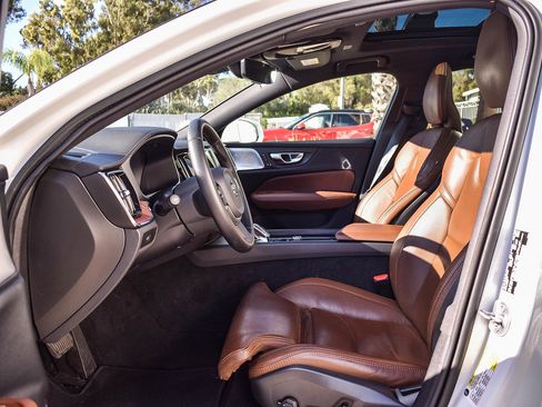 Used 2023 Volvo V60 B5 Cross Country Ultimate w/ Climate Package image 18