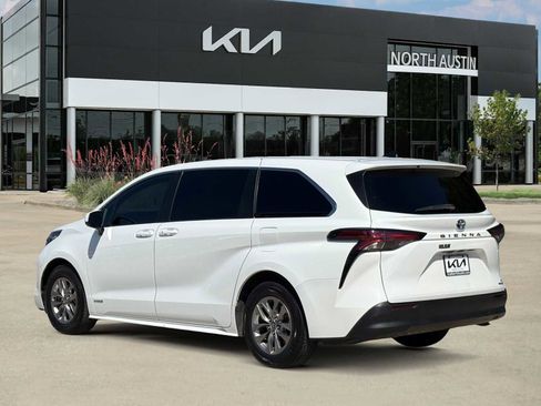 Used 2021 Toyota Sienna LE FWD image 7