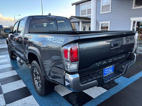 Used 2022 Toyota Tacoma TRD Off-Road AWD/4WD image 3
