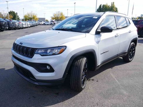 New 2026 Jeep Compass Latitude image 3