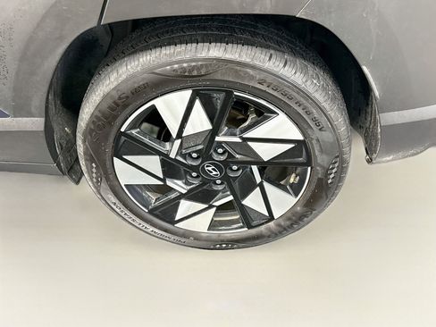 Used 2025 Hyundai Kona SEL FWD image 11