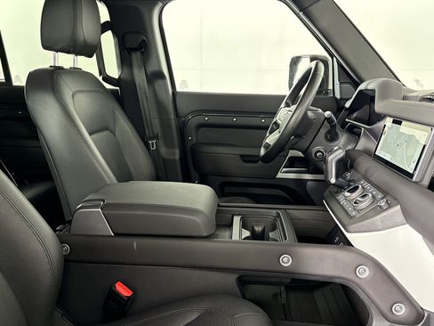 Used 2024 Land Rover Defender 110 S image 26