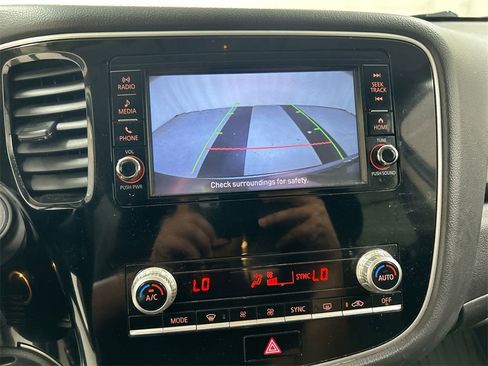 Used 2020 Mitsubishi Outlander ES image 15