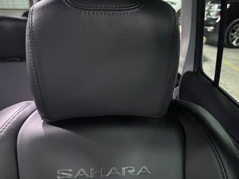 Used 2024 Jeep Wrangler Unlimited Sahara w/ Dual Top Group AWD/4WD image 17