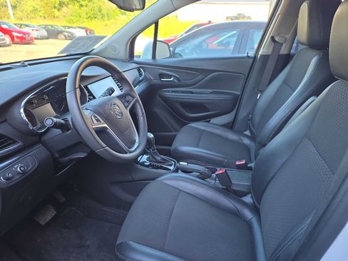 Used 2021 Buick Encore Preferred AWD/4WD image 13