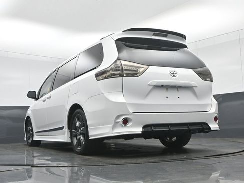 Used 2016 Toyota Sienna SE Premium w/ Protection Package FWD image 74