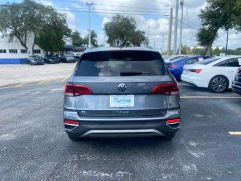 Used 2024 Volkswagen Taos SE FWD image 4