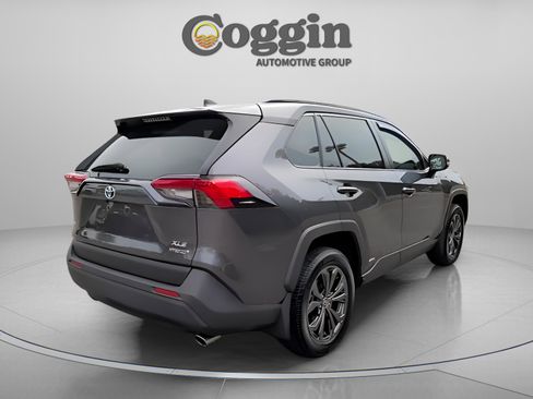 Used 2023 Toyota RAV4 XLE Premium image 16