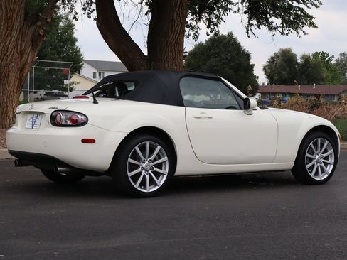 Used 2006 MAZDA MX-5 Miata Sport RWD image 5