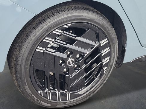 New 2027 Nissan Sentra SR w/ Floor Mat Package FWD image 9