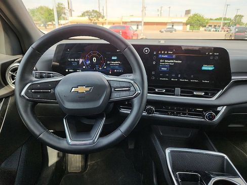Used 2025 Chevrolet Equinox LT AWD/4WD image 6