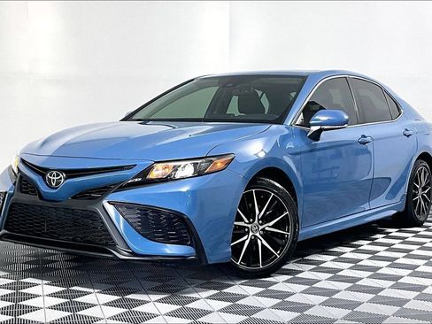 Used 2024 Toyota Camry SE w/ Cold Weather Package FWD image 2
