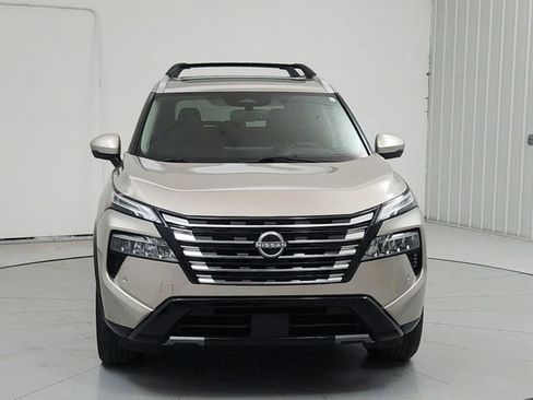 Used 2025 Nissan Rogue Platinum FWD image 2