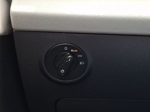 Used 2023 Volkswagen Taos SE AWD/4WD image 28