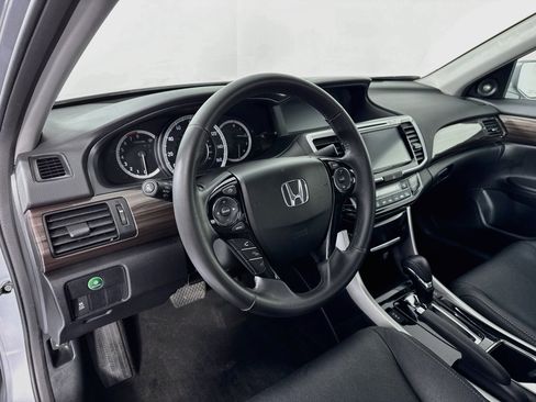 Certified 2017 Honda Accord EX-L image 9