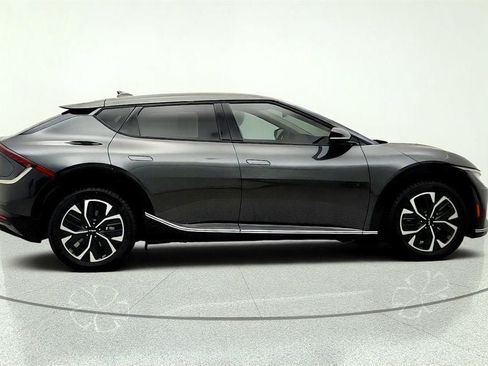 Used 2022 Kia EV6 Wind RWD image 4