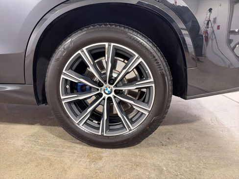 Used 2025 BMW X5 M60i w/ Climate Comfort Package image 30
