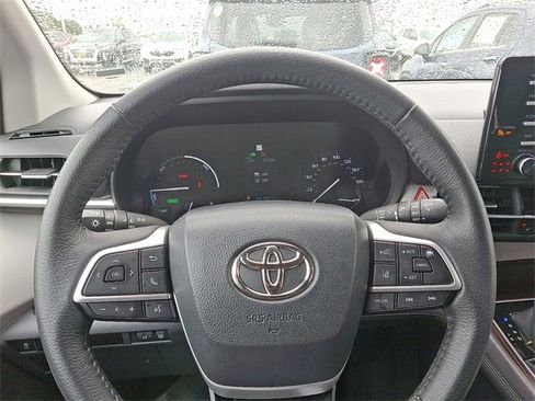 Used 2023 Toyota Sienna XLE image 16