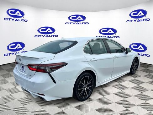 Used 2024 Toyota Camry SE FWD image 3