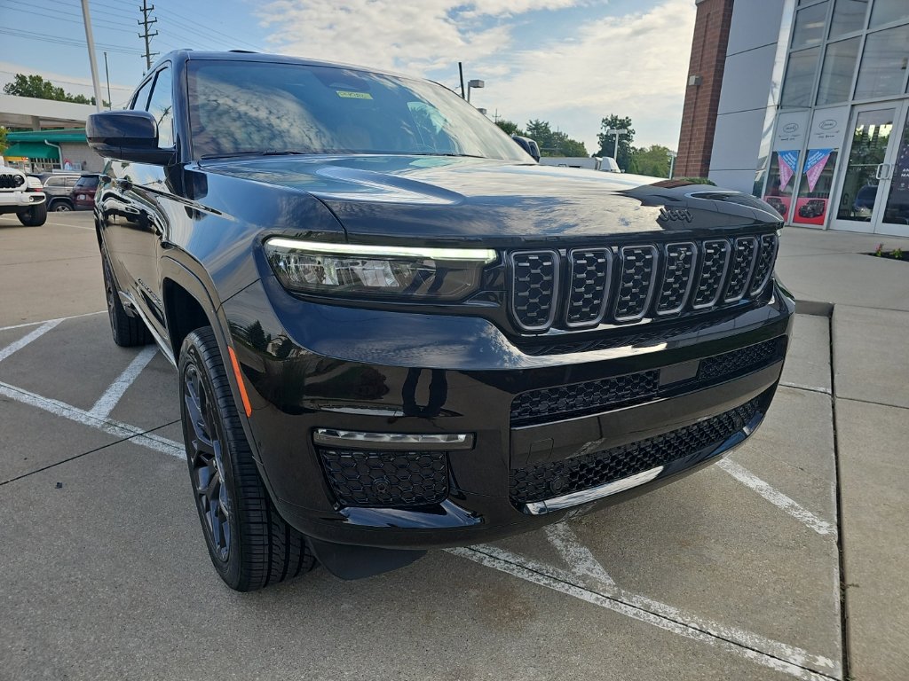 Certified 2024 Jeep Grand Cherokee L Summit AWD/4WD image 7