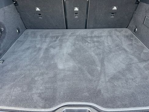 Used 2025 Mercedes-Benz GLC 300 4MATIC image 26