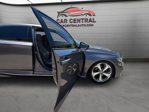Used 2018 Honda Accord Touring image 17