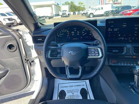 Certified 2025 Ford Mustang Coupe image 29