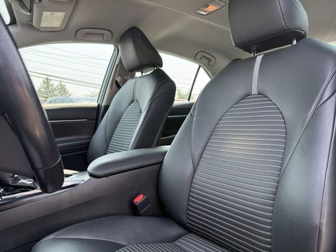 Used 2019 Toyota Camry SE w/ Convenience Package FWD image 26